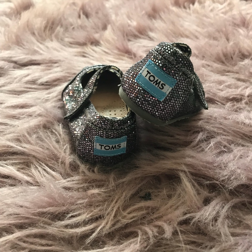 Toms - Picture 4 of 4